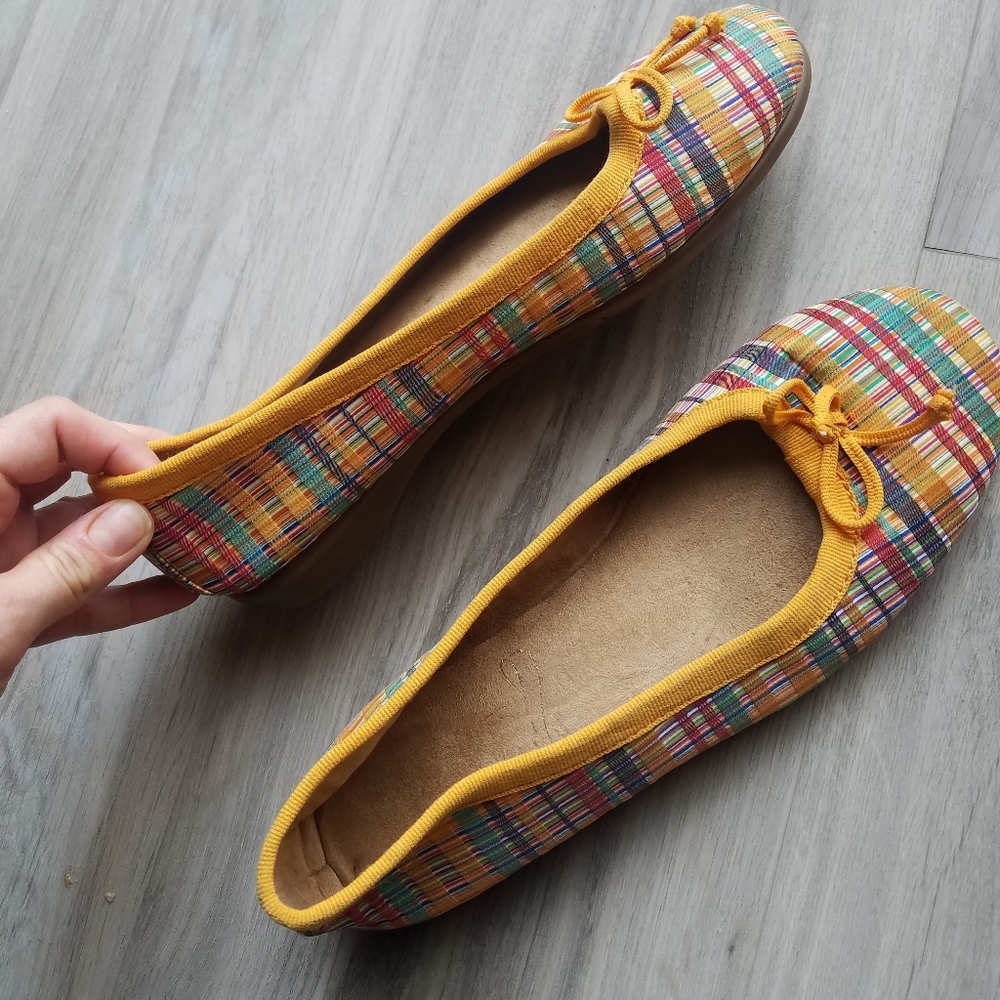 8.5 multi-color plaid flats